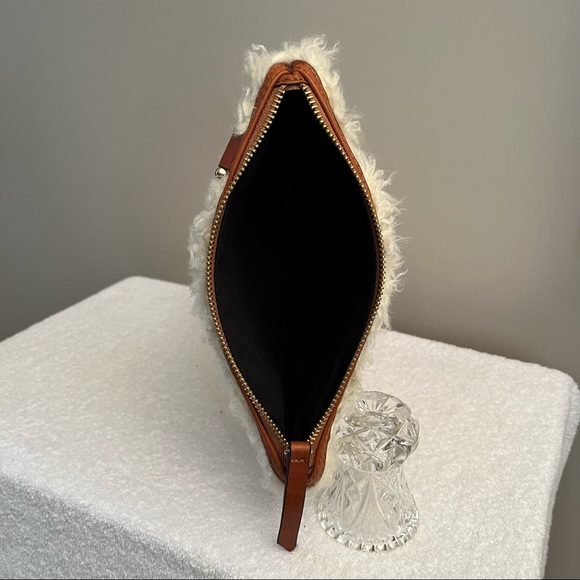 & Other Stories White Faux Fur Leather Zipper Clutch NWT - Picture 3 of 7